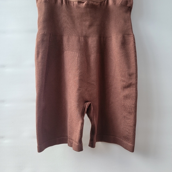 L*Space Static One Piece Short Romper Size XS Brown Ribbed Keyhole Back Workout - Picture 12 of 13